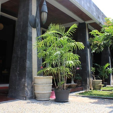 Puri Minggiran Guesthouse Yogya Джокьякарта Экстерьер фото