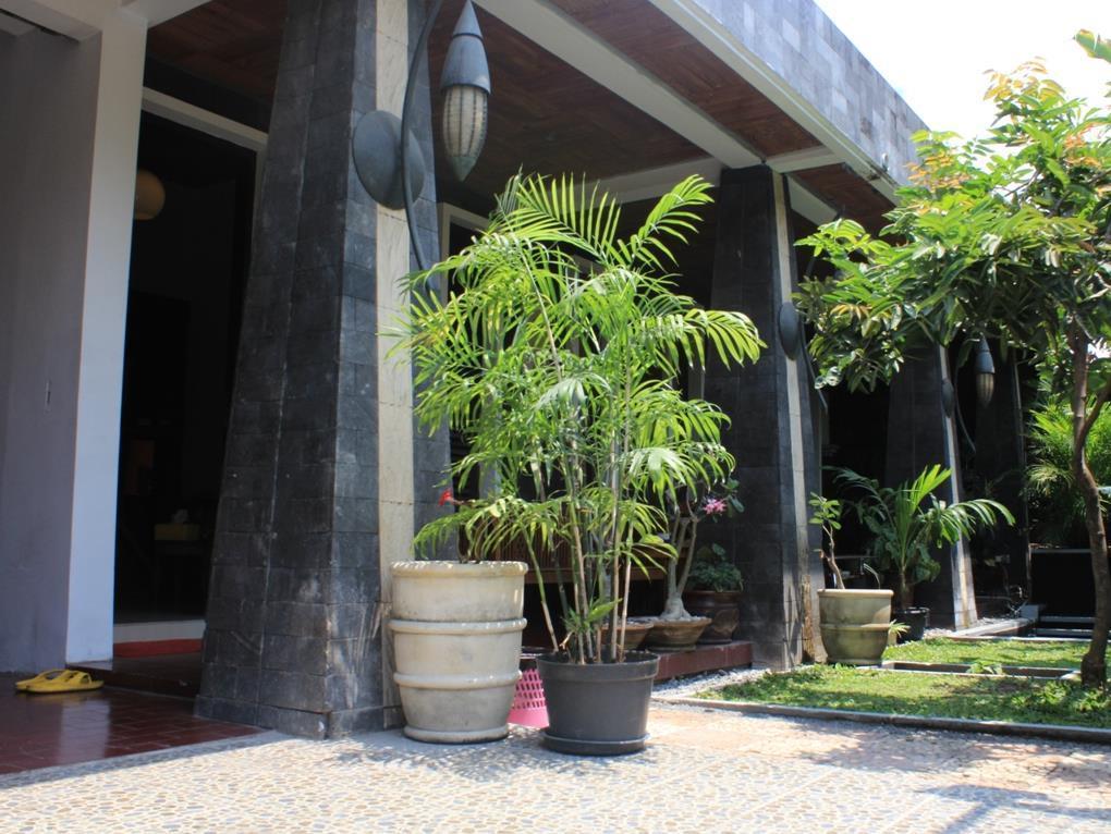 Puri Minggiran Guesthouse Yogya Джокьякарта Экстерьер фото