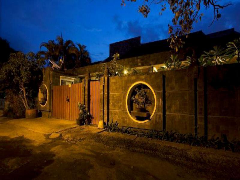 Puri Minggiran Guesthouse Yogya Джокьякарта Экстерьер фото