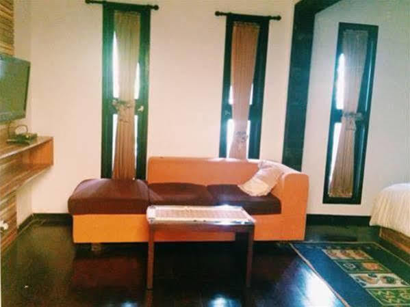 Puri Minggiran Guesthouse Yogya Джокьякарта Экстерьер фото