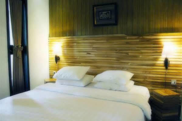 Puri Minggiran Guesthouse Yogya Джокьякарта Экстерьер фото