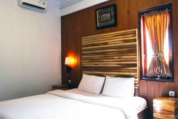Puri Minggiran Guesthouse Yogya Джокьякарта Экстерьер фото
