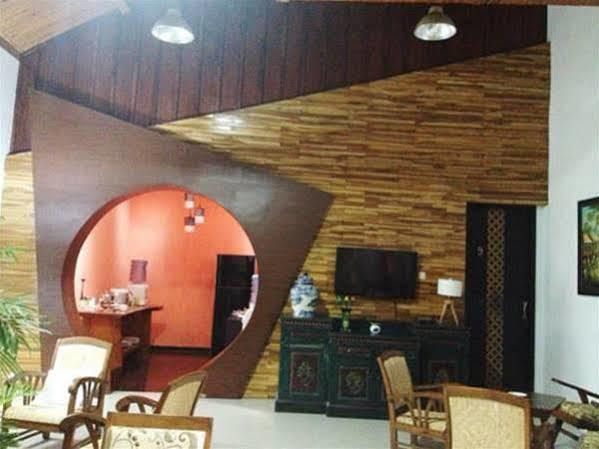 Puri Minggiran Guesthouse Yogya Джокьякарта Экстерьер фото